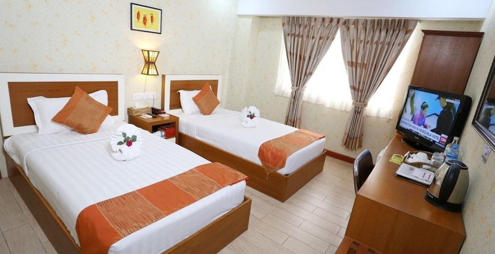Hotel Kan Kaw Yangon Esterno foto