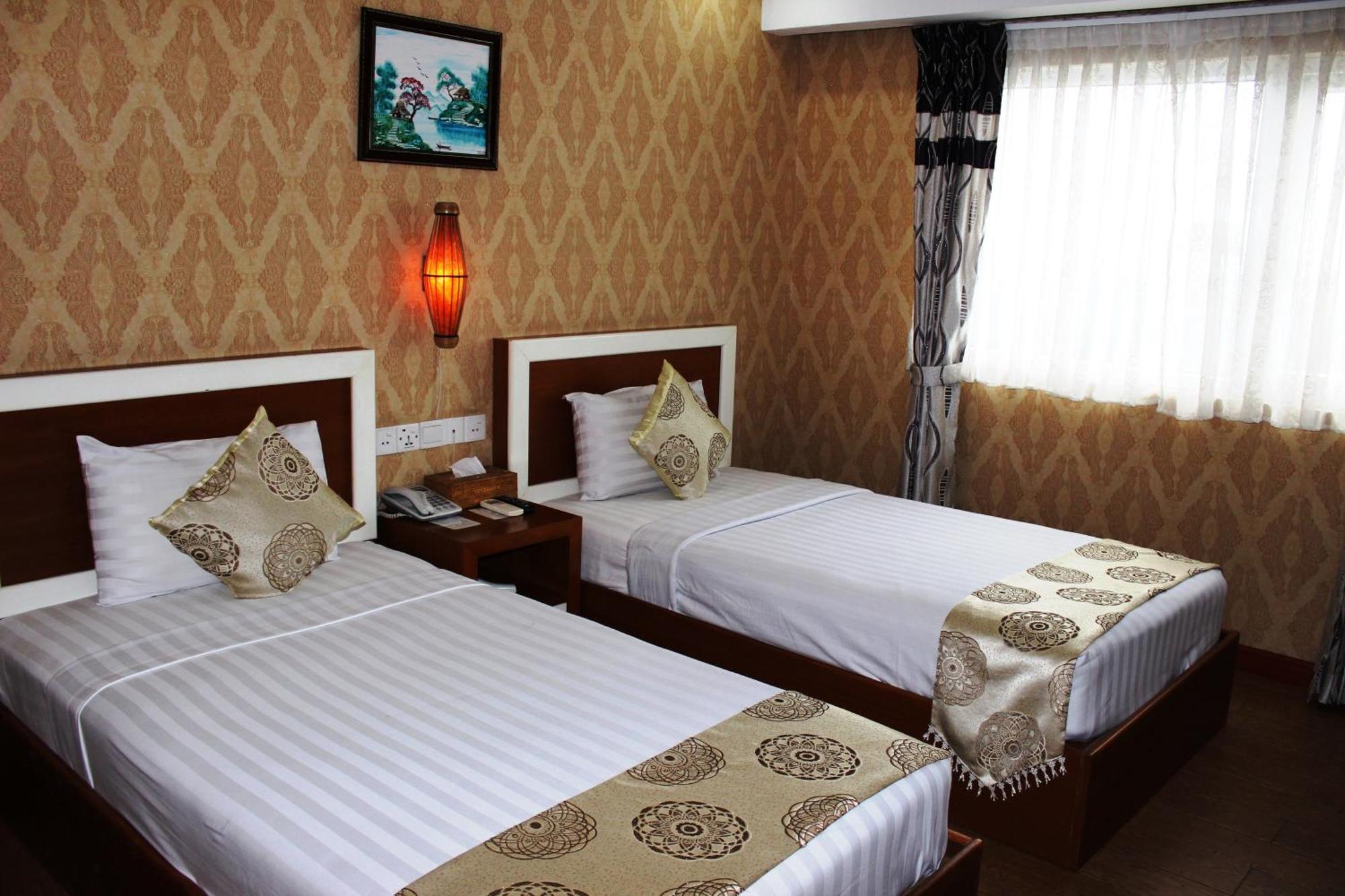 Hotel Kan Kaw Yangon Esterno foto