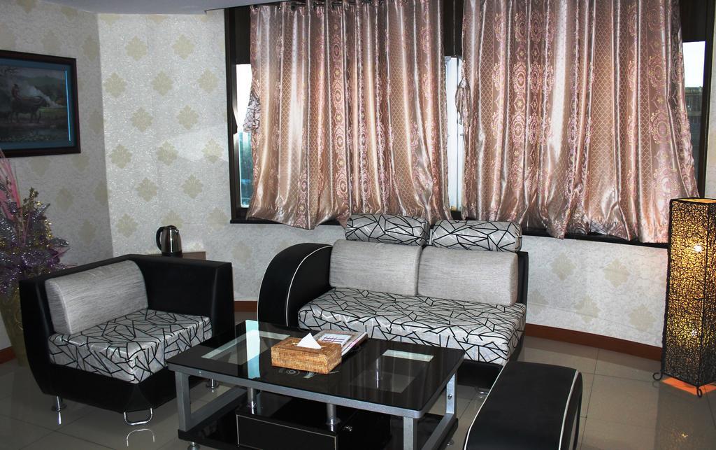Hotel Kan Kaw Yangon Esterno foto