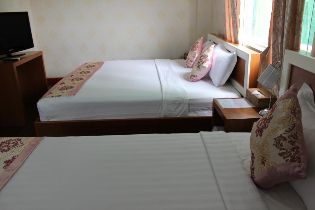 Hotel Kan Kaw Yangon Esterno foto