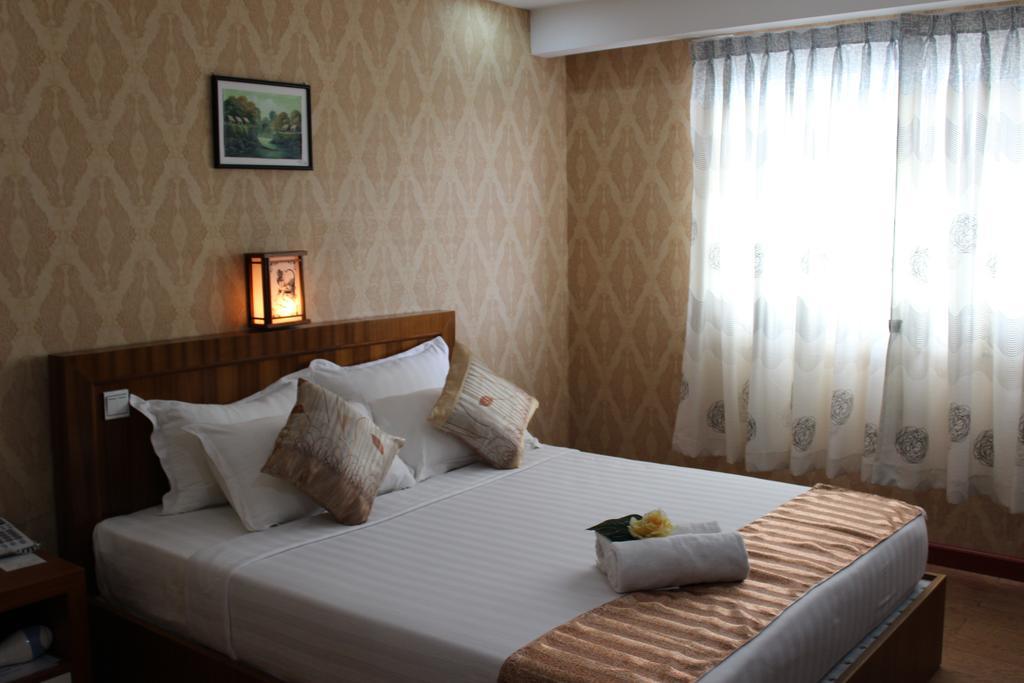 Hotel Kan Kaw Yangon Esterno foto