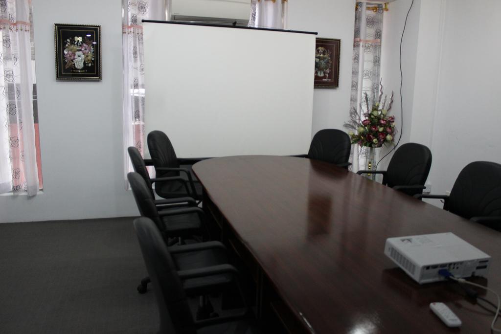 Hotel Kan Kaw Yangon Esterno foto